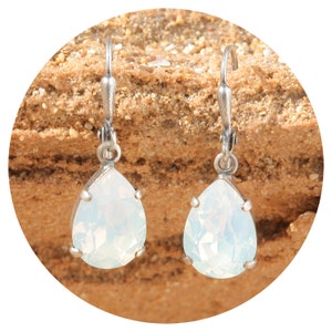 artjany earring white opal silver