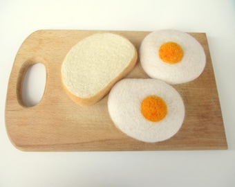 Felted fried eggs with bread, Pretend Food Felt Eggs, Needle felted fried eggs, Needle felted play food, Pretend wool food, Play Kitchen
