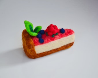 Felted Cheesecake, Felt cake, Felt Cheesecake, Needle Felted Cake, Raspberry cake, Felted raspberry cheesecake, Needle felted play food,