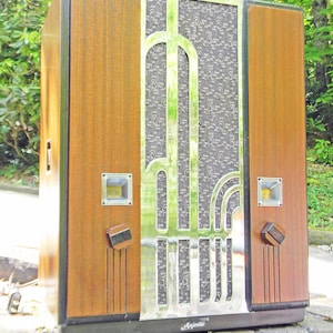 SPECTACULAR Majestic model 161 chrome grill tombstone (1934) am antique radio with mini-jack and BLUETOOTH AVAILABLE!