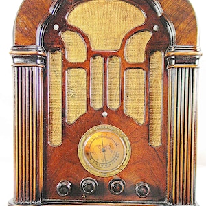 an American classic!   Atwater Kent 206 (1934) am/shortwave antique radio with digital connector  free BLUETOOTH !