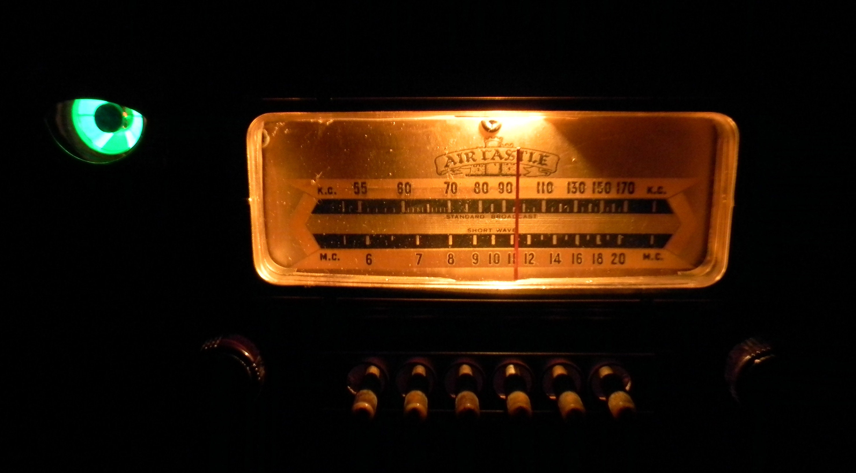 Air Castle Model 6110 Table Radio With Tuning Eye Am/sw Air Castle Model 6110 Table Radio With Tuning Eye Am/sw