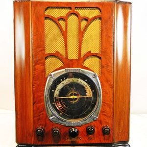 Silver Marshall Model 846 tombstone (1935) am/shortwave antique radio digital cable installed and FREE BLUETOOTH !