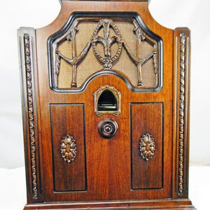 PROFESSIONALLY RESTORED Unique design Brunswick Model 12 am/ FREE Bluetooth (1932)