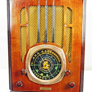 Dramatic finish Lafayette M-31 (1936) am/Shortwave/Bluetooth antique tombstone radio with digital connection.