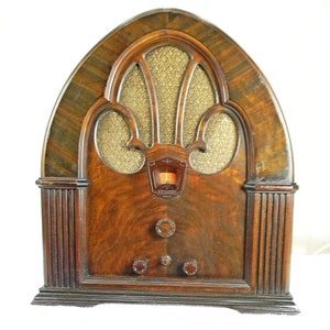 THE ultimate classic Philco 90C Cathedral (1933) cathedral radio with am and mini-jack installed with  FREE BLUETOOTH!