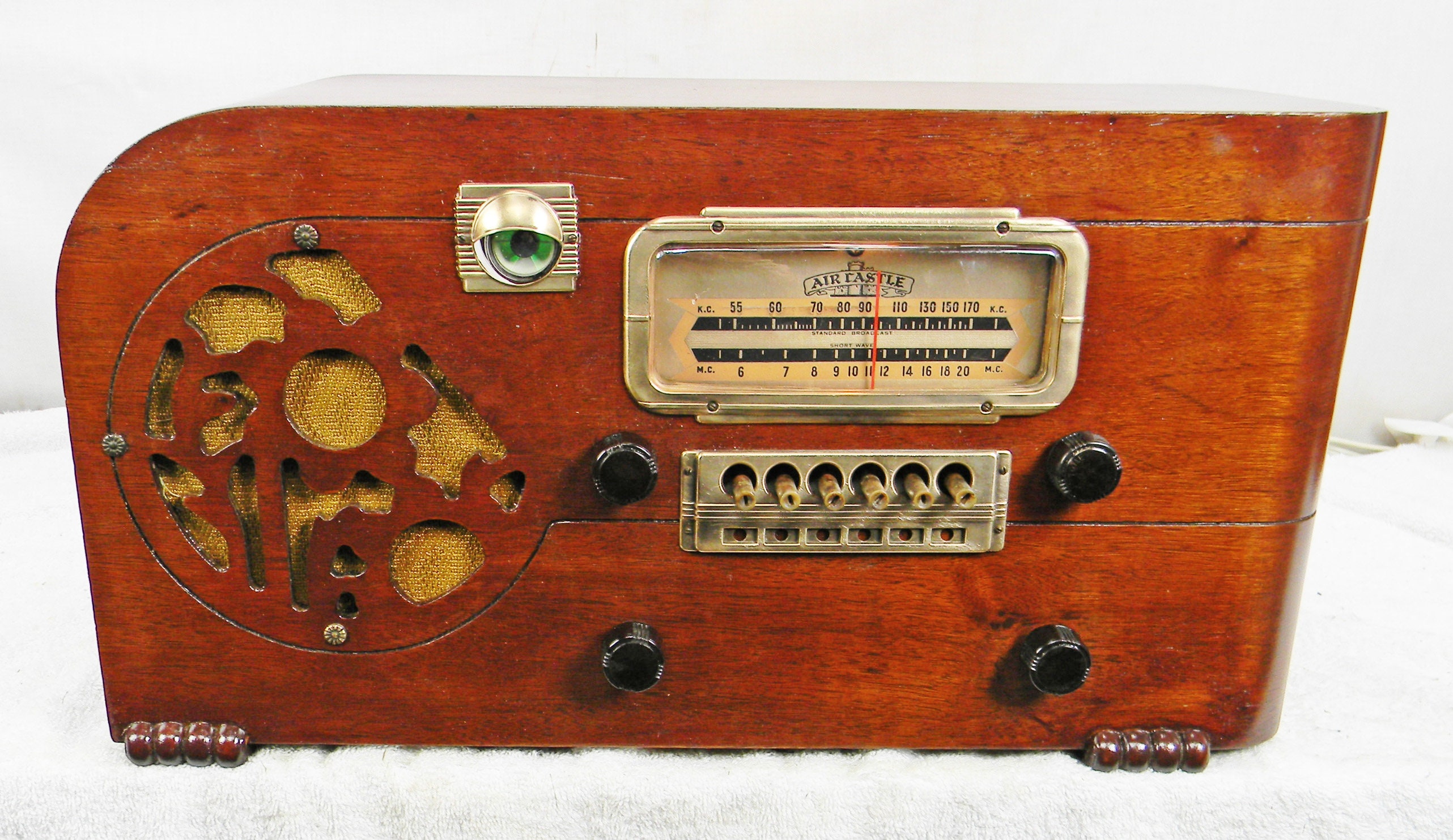 Air Castle Model 6110 Table Radio With Tuning Eye Am/sw/ (1939