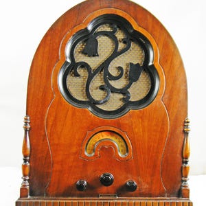 SPECTACULAR Jackson-Bell 82 (1932)”DANCING TULIPS” cathedral am/Bluetooth!!!!