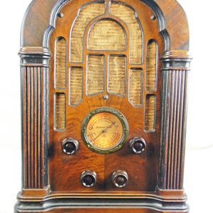 One of the classics! Atwater Kent 735 Cathedral/Tombstone (1934) Antique Radio with AM/SW and DIGITAL  connector and free Bluetooth!