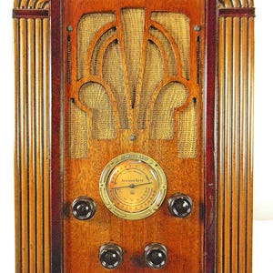 Stunning cabinetry Atwater Kent model 356 (1935) tombstone with am/shortwave, Bluetooth and FM AVAIABLE!