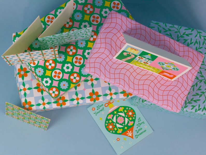 Carte de Noël ou jeu de cartes joyeux petit ornement • Joyeux Noël • Cartes de Noël florales rétro • par @mydarlin_bk image 5