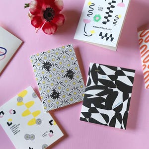 Carte Je t'aime romantiquement, carte d'anniversaire ou carte de Saint-Valentin • Carte de voeux florale • par @mydarlin_bk image 3