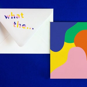What the... Carte de félicitations amusante • Carte à motif vierge avec enveloppe imprimée • Enveloppes : la note est sur l'enveloppe • par @mydarlin_bk