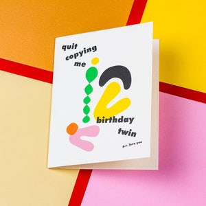 Carte d'anniversaire pour jumeaux, carte d'anniversaire amusante, carte d'anniversaire partagée, double anniversaire, anniversaire commun • par @mydarlin_bk image 2