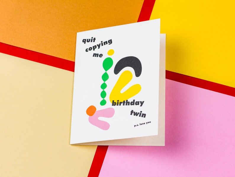 Carte d'anniversaire pour jumeaux, carte d'anniversaire amusante, carte d'anniversaire partagée, double anniversaire, anniversaire commun • par @mydarlin_bk image 2