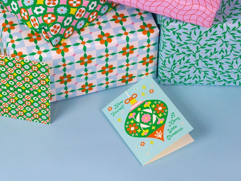 Carte de Noël ou jeu de cartes joyeux petit ornement • Joyeux Noël • Cartes de Noël florales rétro • par @mydarlin_bk image 3