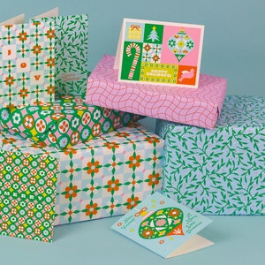 Carte de Noël ou jeu de cartes joyeux petit ornement • Joyeux Noël • Cartes de Noël florales rétro • par @mydarlin_bk image 6