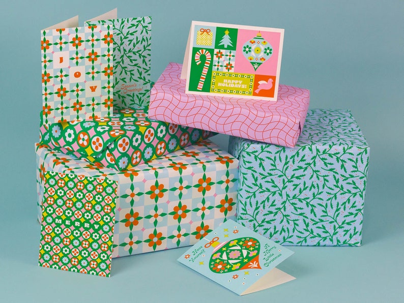 Carte de Noël ou jeu de cartes joyeux petit ornement • Joyeux Noël • Cartes de Noël florales rétro • par @mydarlin_bk image 6