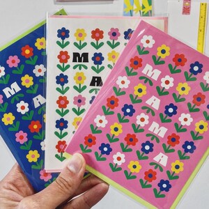 Mamá Baila • Tarjeta del Día de la Madre de mediados de siglo con flores retro • por @mydarlin_bk