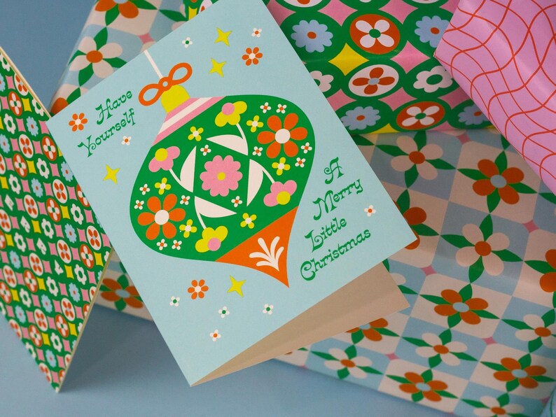 Carte de Noël ou jeu de cartes joyeux petit ornement • Joyeux Noël • Cartes de Noël florales rétro • par @mydarlin_bk image 2