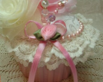 Victorian, Shabby Chic Cupcake Pincushion ~ Pink and ecru ~ NEW