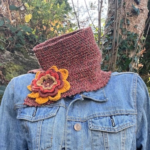 Häkelanleitung - asymmetrischer Halswärmer - Schal mit Blumenmuster -