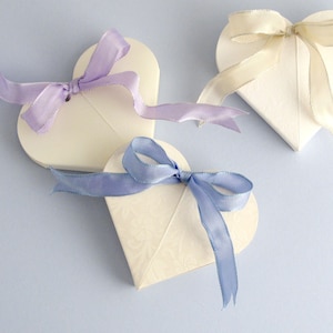 10 White Favor Boxes, Heart Favor Box, Ivory Favor Box, Wedding Favor Boxes, Valentine Candy Favor Box, White Heart Shape Box, Heart Favor