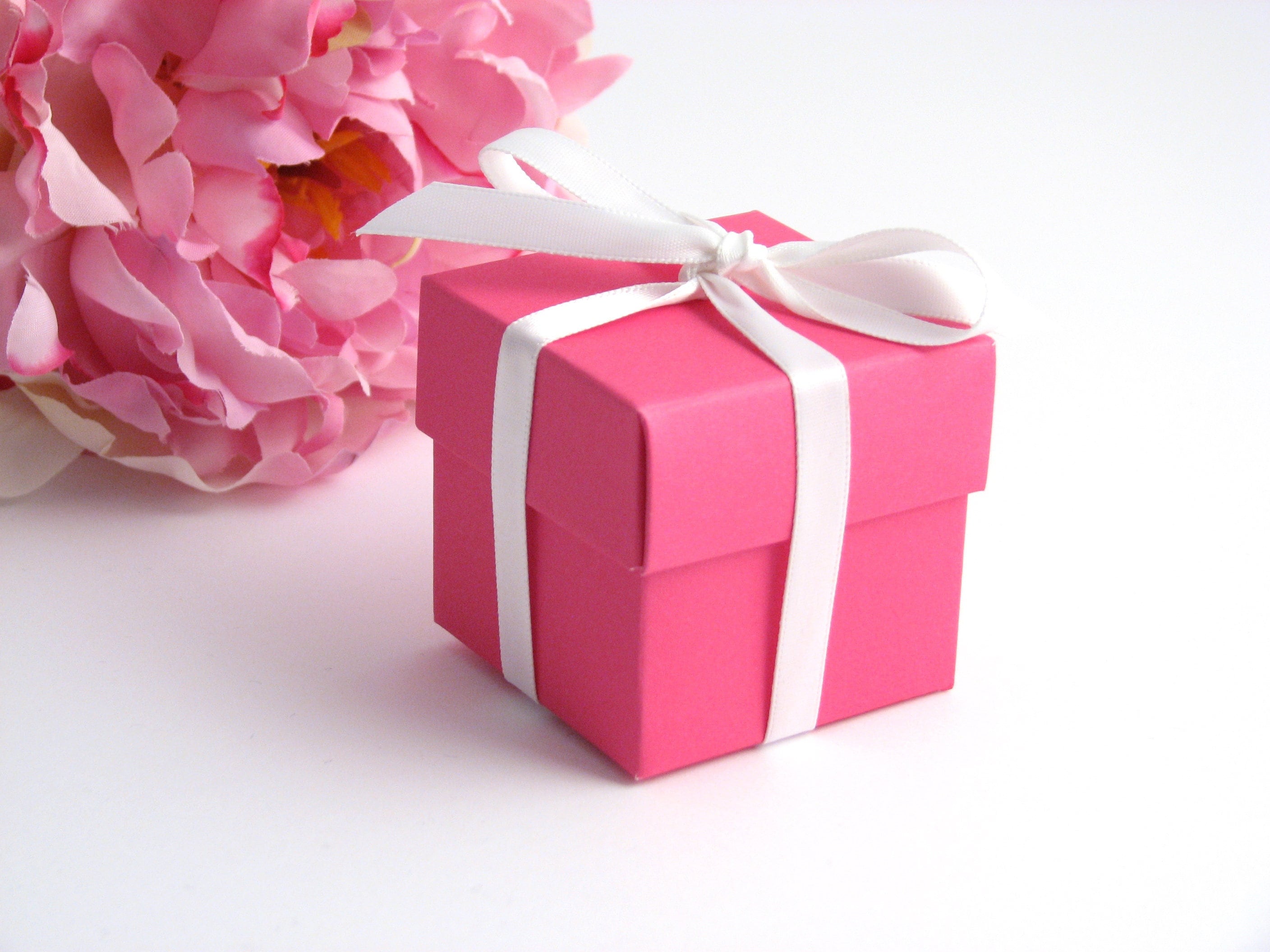 Premium Photo  Small gift box with bow pink and silver ribbon for