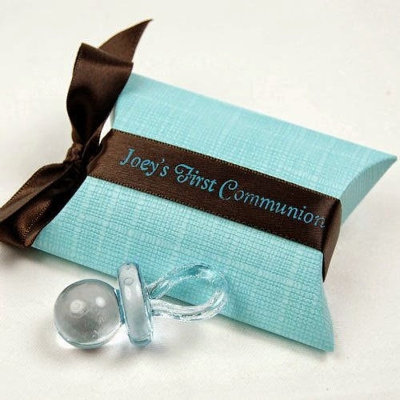 Tiffany blue pillow box for favors.