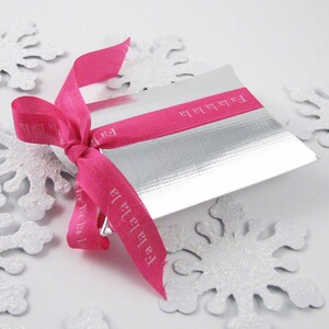 Silver pillow box for favors.