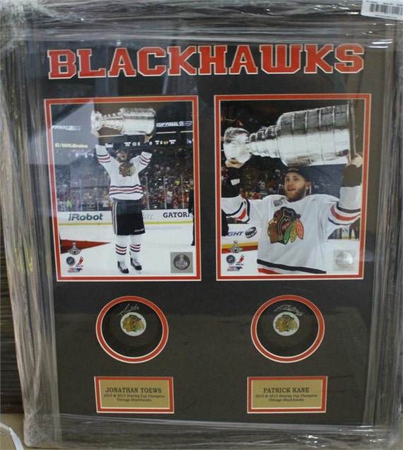 Autographed Shadowbox W puck Chicago Blackhawks Patrick Kane and