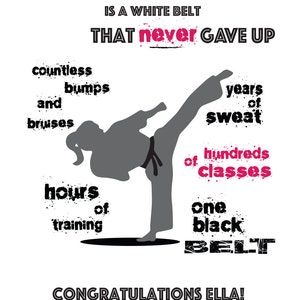 K&ouml;nnte beinhalten: Ein schwarzer G&uuml;rtel ist ein wei&szlig;er G&uuml;rtel, der niemals aufgegeben hat. Das Bild zeigt eine Silhouette einer Person in einer Karate-Pose mit dem Text "Ein schwarzer G&uuml;rtel ist ein wei&szlig;er G&uuml;rtel, der niemals aufgegeben hat." Der Text enth&auml;lt auch "unz&auml;hlige Beulen und blaue Flecken", "Jahre des Schwei&szlig;es", "Hunderte von Kursen", "Stunden des Trainings" und "ein schwarzer G&uuml;rtel". Das Bild enth&auml;lt auch den Text "Herzlichen Gl&uuml;ckwunsch Ella! 22. April 2016".