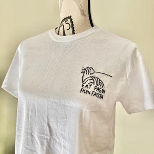 Eat Pasta Run Fasta, Funny Pasta Shirt, Italian Pasta Embroidery, Gift for Pasta Lover Club, Noodle Lover Gift, Embroidered Pasta Print Tee imagen 5