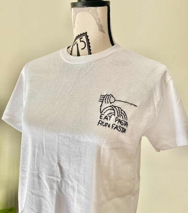 Eat Pasta Run Fasta, Funny Pasta Shirt, Italian Pasta Embroidery, Gift for Pasta Lover Club, Noodle Lover Gift, Embroidered Pasta Print Tee imagen 5