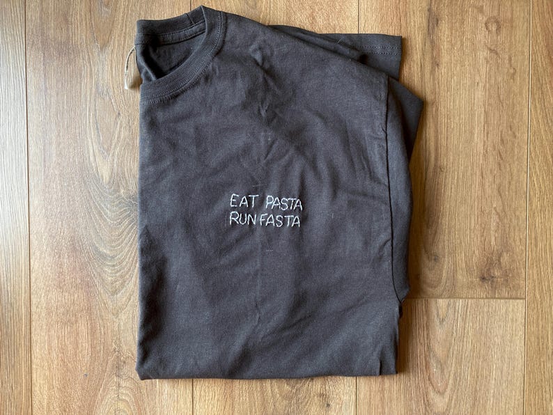 Eat Pasta Run Fasta, Funny Pasta Shirt, Italian Pasta Embroidery, Gift for Pasta Lover Club, Noodle Lover Gift, Embroidered Pasta Print Tee imagen 6