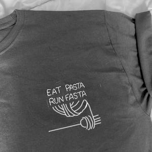 Eat Pasta Run Fasta, Funny Pasta Shirt, Italian Pasta Embroidery, Gift for Pasta Lover Club, Noodle Lover Gift, Embroidered Pasta Print Tee imagen 9