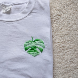 MONSTERA LEAF embroider tshirt / hand embroidered plant shirt custom / albo monstera deliciosa embroidery plant mom shirt / houseplant gift image 5