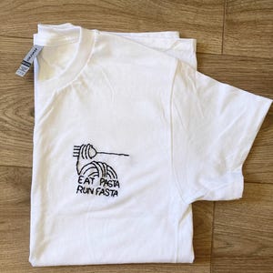 Eat Pasta Run Fasta, Funny Pasta Shirt, Italian Pasta Embroidery, Gift for Pasta Lover Club, Noodle Lover Gift, Embroidered Pasta Print Tee imagen 2