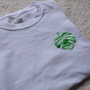 MONSTERA LEAF embroider tshirt / hand embroidered plant shirt custom / albo monstera deliciosa embroidery plant mom shirt / houseplant gift image 6