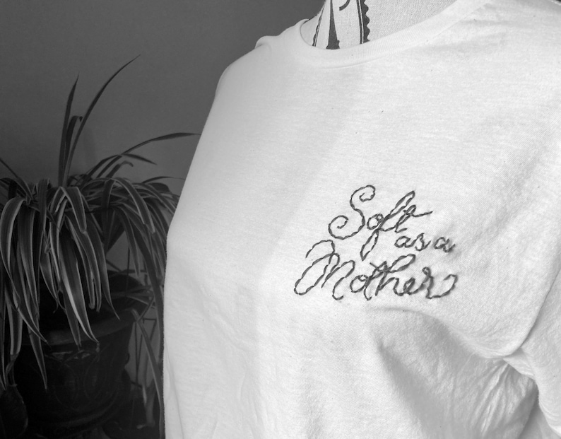 Tough Mom Shirt, Tired Moms Club, Custom Mom Gift from Kids, Funny Mom Shirt, Personalized Mom Gift, New Mom Crewneck Embroidery Mothers Day imagen 3
