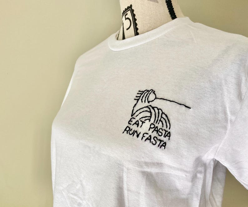 Eat Pasta Run Fasta, Funny Pasta Shirt, Italian Pasta Embroidery, Gift for Pasta Lover Club, Noodle Lover Gift, Embroidered Pasta Print Tee imagen 7