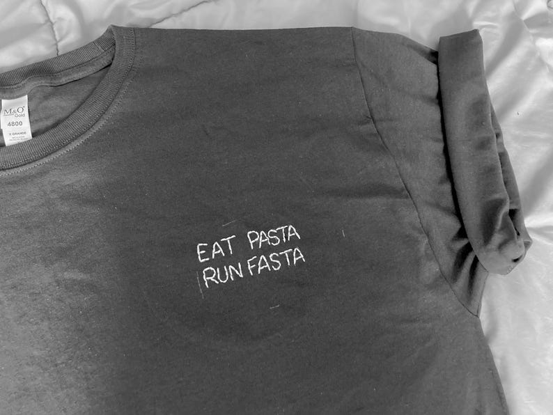 Eat Pasta Run Fasta, Funny Pasta Shirt, Italian Pasta Embroidery, Gift for Pasta Lover Club, Noodle Lover Gift, Embroidered Pasta Print Tee imagen 4