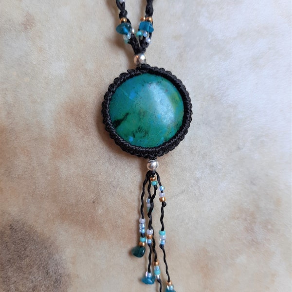 Collier "lagune" en pierre de chrysocolle, nacre, perles de rocaille