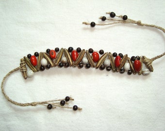 Seeds ethnic bracelet made entirely by hand