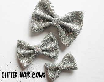 Noeud pour cheveux scintillant argenté métallique • Serre-tête ou barrette pour bébé