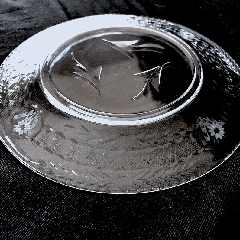 1950s MID CENTURY Hollywood Regency Floral Etched Crystal Plates Optic Dot /& Laurel Wreath Criss Cross Bevel Downton Abbey Vibe Wedding Gift