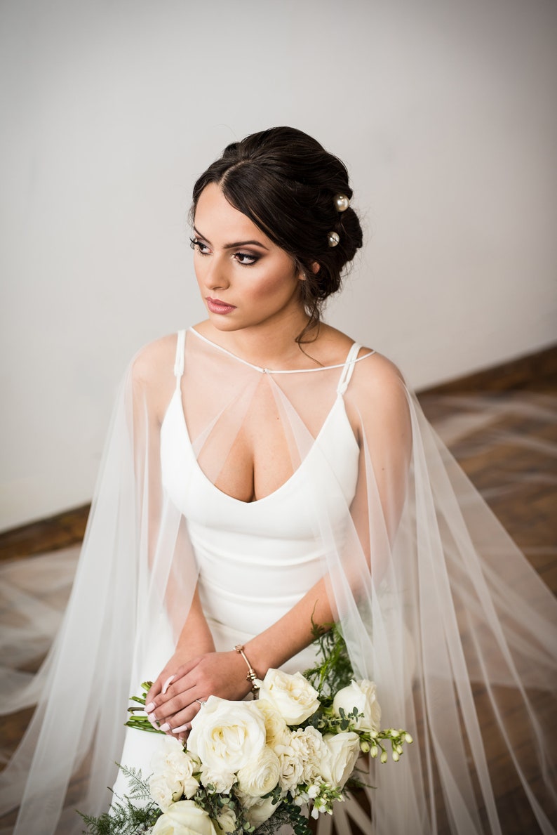 Simple English Tulle Bridal Cape