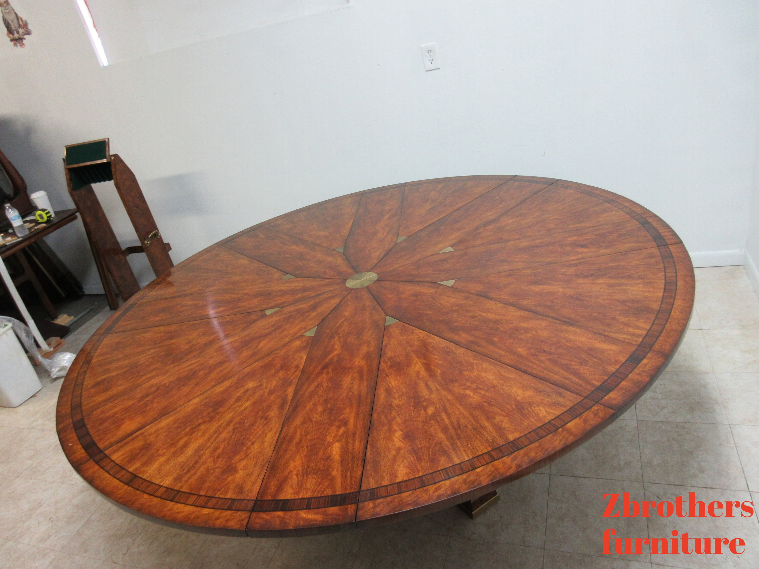 THEODORE ALEXANDER 円型テーブル Theodore Alexander Essential Round Wood Flame Figured Veneer