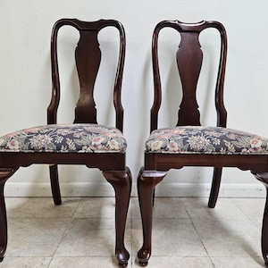 2 Ethan Allen Georgian Court Queen Anne Dining Room Side Chairs Solid Cherry A