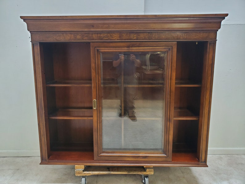 Ethan Allen Townhouse China Breakfront Sliding Door Hutch Top